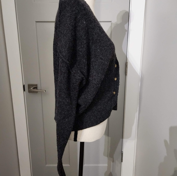 Love tree Size L Charcoal Gray dropped should cropped sweater - Picture 5 of 6